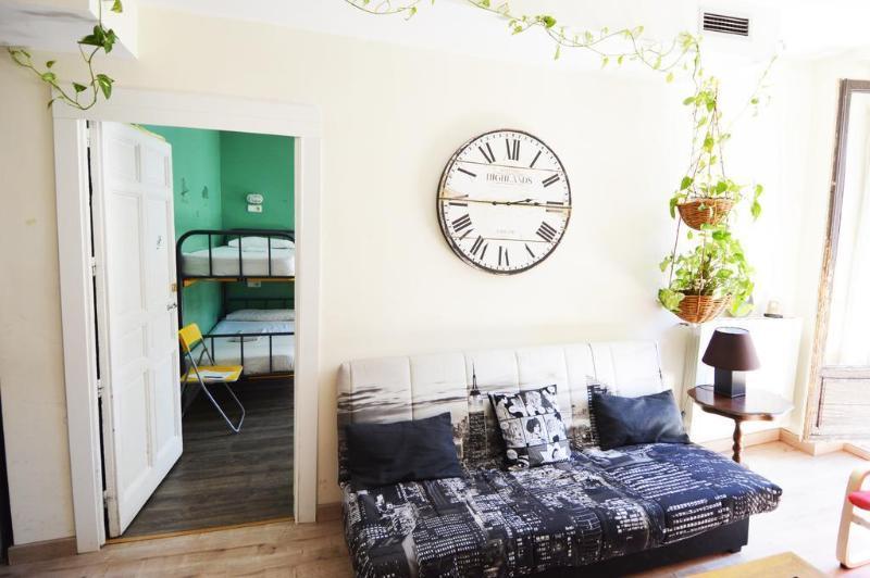 Los Amigos Hostel Madrid Exteriör bild