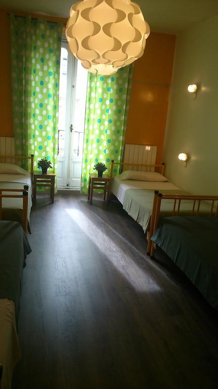 Los Amigos Hostel Madrid Rum bild