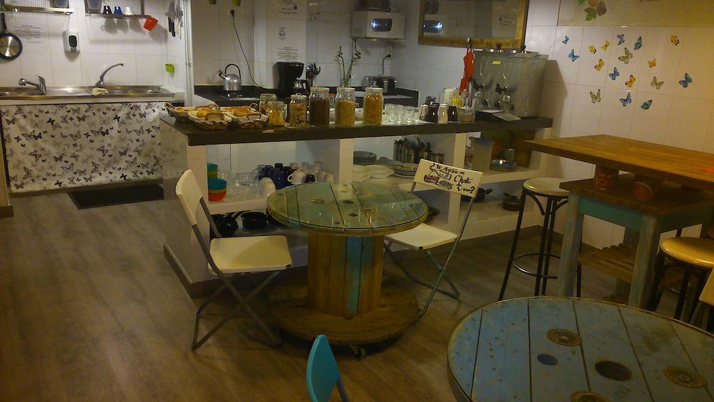 Los Amigos Hostel Madrid Exteriör bild