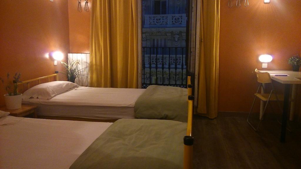 Los Amigos Hostel Madrid Rum bild