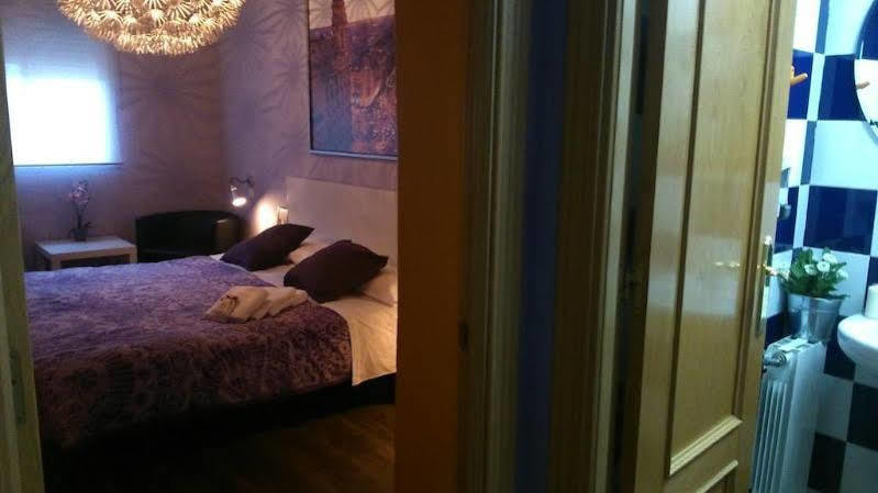 Los Amigos Hostel Madrid Exteriör bild